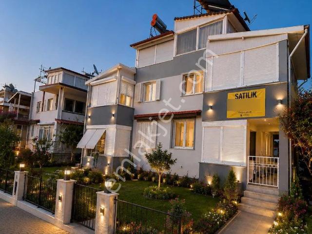 Kuşadası Sahil Sitelerinde 500 Metre Masrafsız Satılık Villa