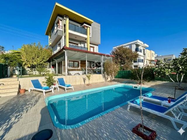 Kuşadası Satılık 4+1 Havuzlu Villa Soğucak'ta