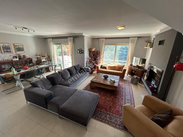 Kuşadası Soğucak'ta 500m2 Arsa, Özel Havuzlu Satılık 5+2 Villa