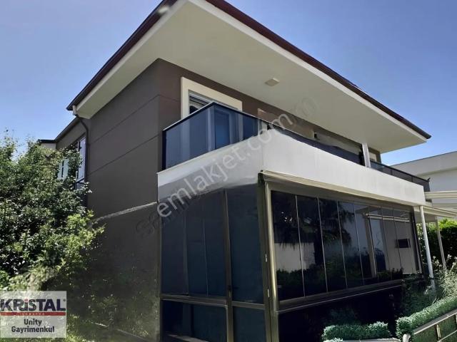 Kuşadası Soğucakta Deniz Manzaralı Satılık 4+1 Villa