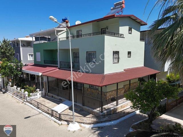 Kuşadası Soğucak Deniz Yıldızı Sitesi'nde Satılık 5+1 Villa