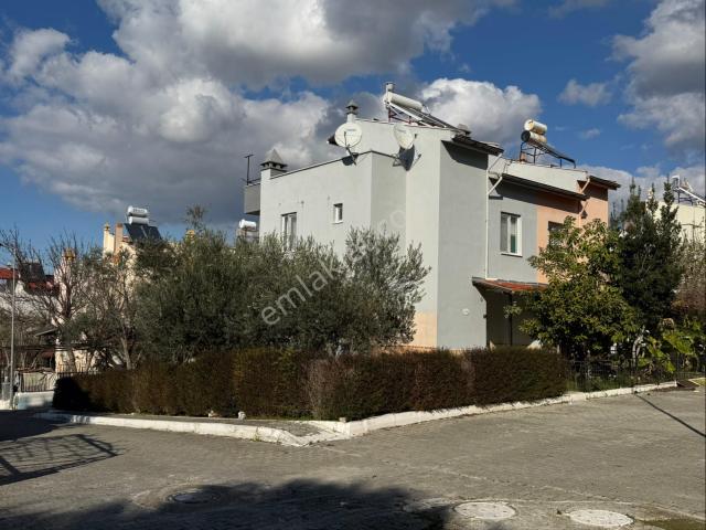 Kuşadası Soğucak’ta Köşe Konum Deniz Manzaralı 4+1 Villa