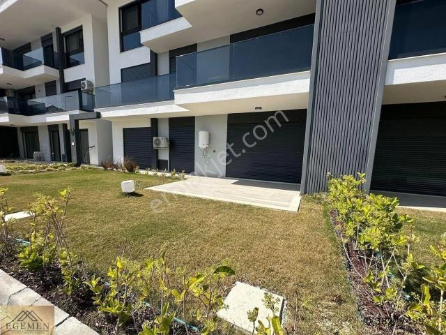 Kuşadası Yılancı Burnunda Satılık Lüks 2+1 Daire