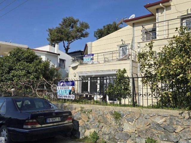 Kuşadası Yavansu Yeşil Sitede Deniz Manzaralı, Geniz Bahçeli Satılık 3+1 Villa