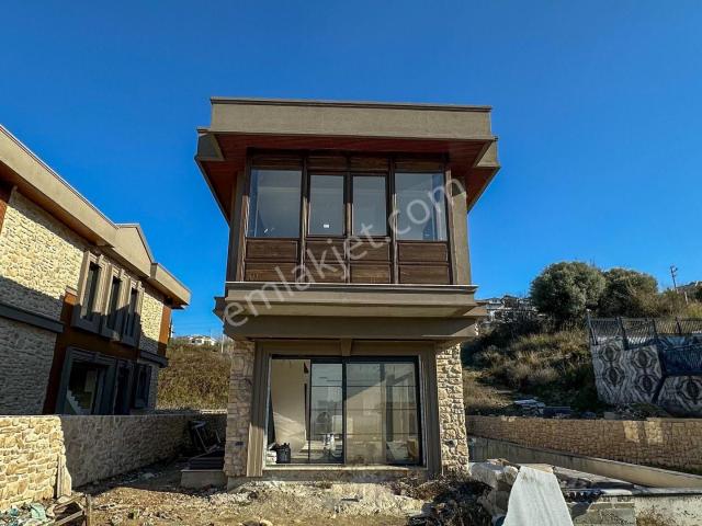 Kuşadası Yaylaköy'de Deniz Manzaralı 4+1 Full Lüks Villa