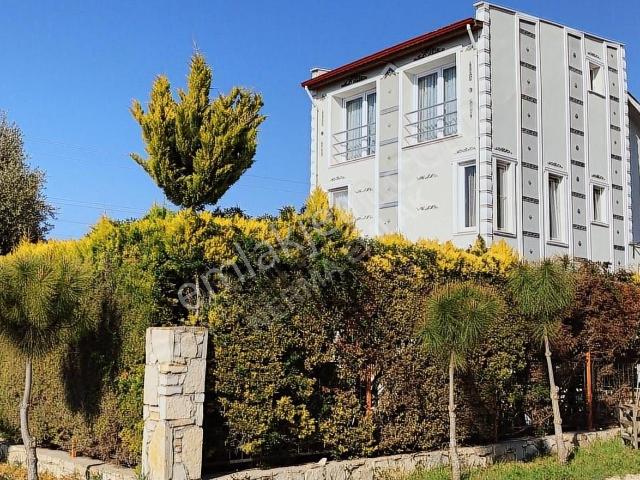 Kuşadası Yaylaköy'de Satılık Müstakil Villa