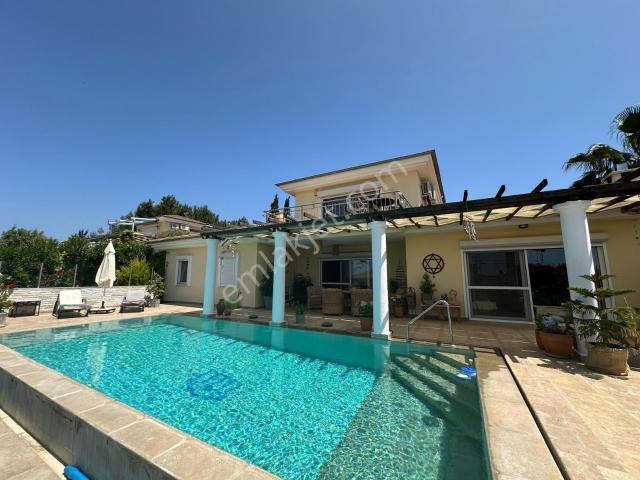 Kuşadası Yaylaköyde Satılık Müstakil Havuzlu 2,5+1 Villa