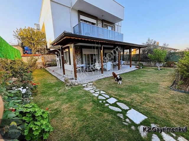 Kuşadası Yeniköy'de Satılık Tam Müstakil Geniş Bahçeli 3+2 Villa