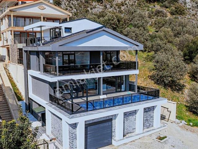 Kuşadası 5+2 Müstakil Havuzlu Eşyalı Otoparklı Villa