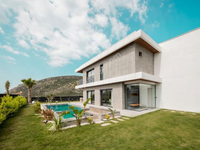 Kuşadası Yavansu'da Deniz Manzaralı Doğalgazlı Muhteşem Villa