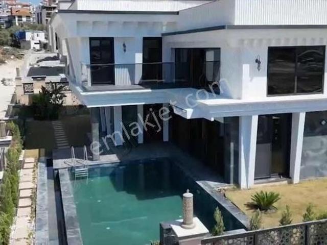 Kuşadası'nda 500m2 Arsa İçinde 4+1 Müstakil Villa