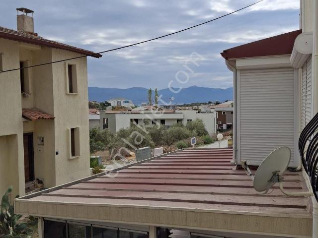 Kuşadasında Kadınlar Denizinde Havuzlu Sitede Masrafsız Yazlık