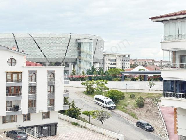 Kuşcağız'da Gazeller Caddesi Dibi Ön Cepheli 3+1 Asansörlü Daire