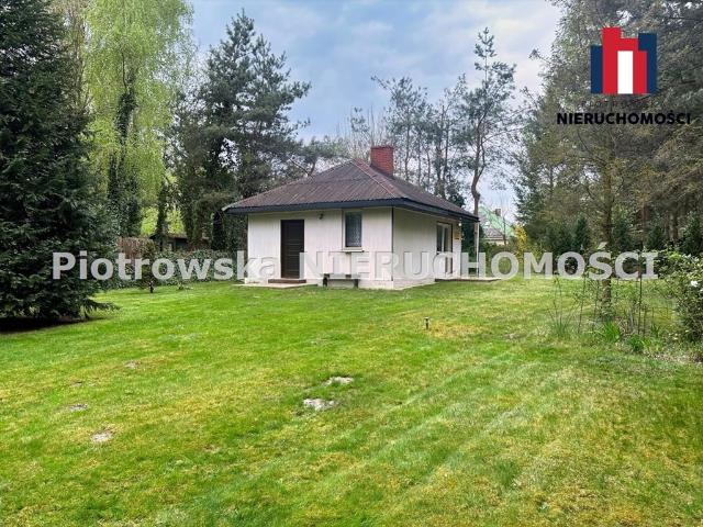 Urokliwa działka 1837 m² z domkiem letniskowym i altaną