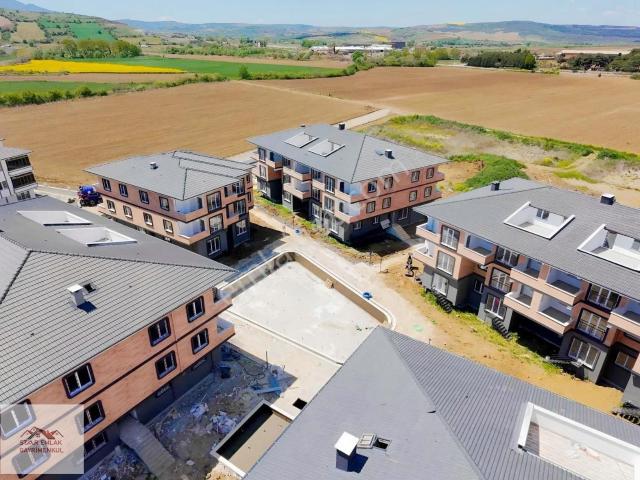 Kumbağ'da Havuzlu Aquparklı Sitede Bahçeli 1+1 Satılık Daire