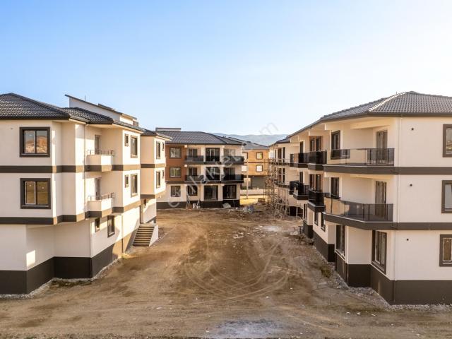 Kumbağ Lüks Havuzlu Yonca Evleri Sitesinde Satılık 2+1 Daireler