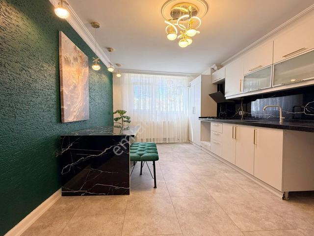 Kumburgaz Mah Denize Ve E5e 500 Metre Havuzlu Satılık Lüx 3+1