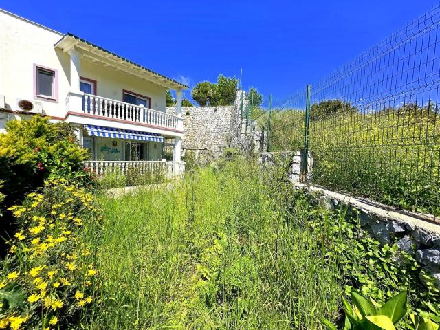 Kumsal Plajlara Yakın Rezidans Sitede 400m2 Bahçeli Daire