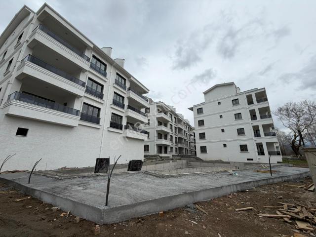 Kumsaldan İkizçayda Yüksek Kredili Yüzme Havuzlu_1+1_sıfır Daire