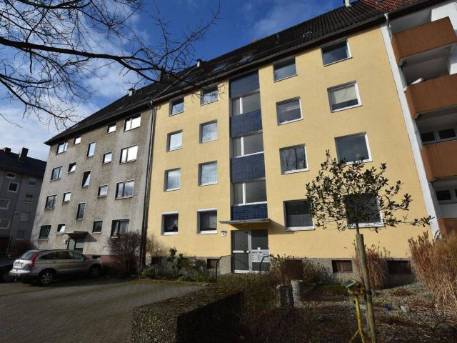 KUNZE: Leerstehende 4 Zimmerwohnung mit Einbauküche und Garage in Hannover Hainholz Provisionsfrei