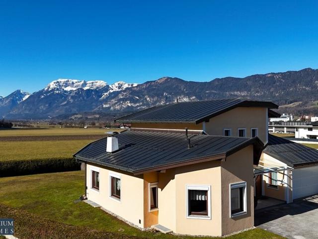 KUNDL Luxuriöses Landhaus für Ihre Familie 5 Zimmer, Balkon, Terrasse, Wintergarten und sehr viel Grünfläche