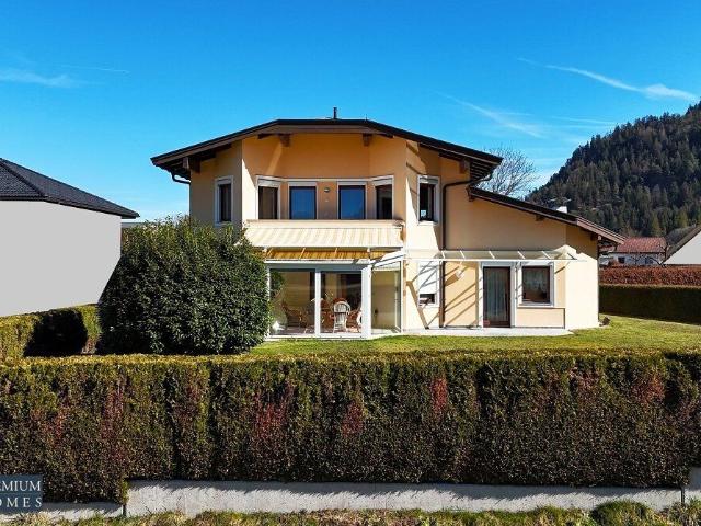 KUNDL Luxuriöses Landhaus für Ihre Familie 5 Zimmer, Balkon, Terrasse, Wintergarten und sehr viel Grünfläche