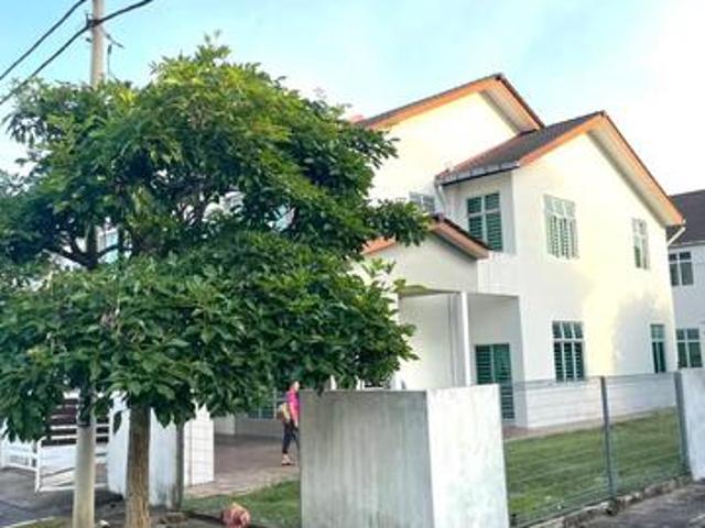 Kuantan corner Lot unit for sale