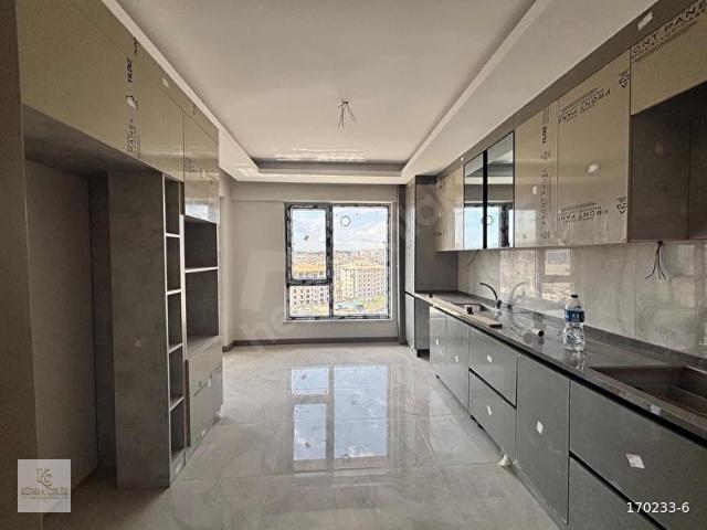 KÜBRA ÇELİK GAYRİMENKULDEN ŞENTEPE SOLDA 4+1 SATILIK DAİRE