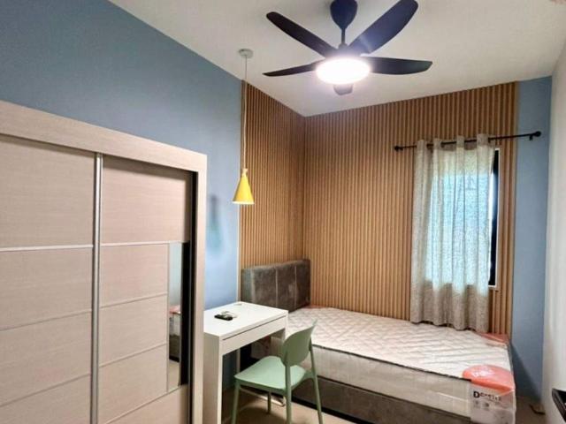 Kuchai Lama Dynasty Garden Middle Room