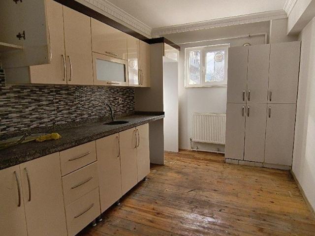 Kültür Mahallesin'de Satılık 3+1 120 m2 iskanlı 7 yaşında Daire