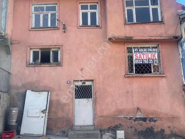 Kulaç Emlaktan Satılık Avlulu 2 Katlı Müstakil Ev