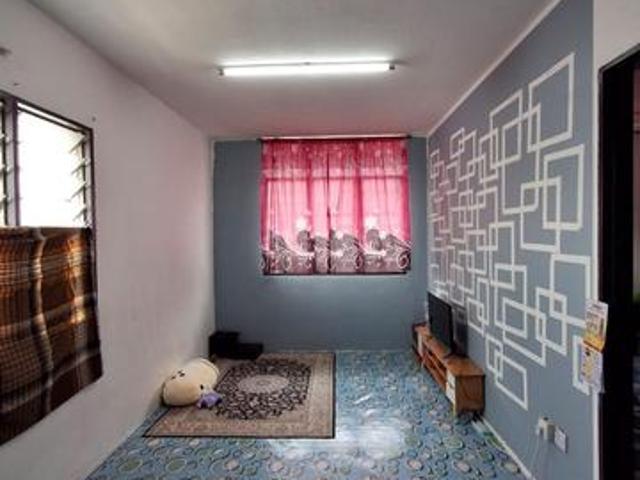 Kulai Taman Putra Cengal Flat Original unit GoodCondition