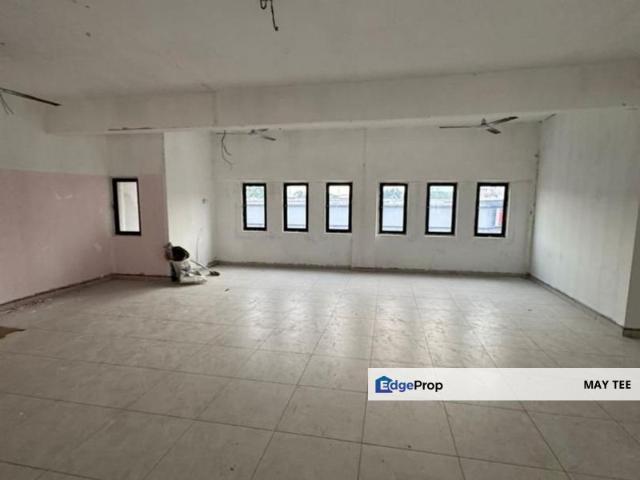 Kulai / Bandar Indahpura/ Jalan Kenanga 29 / Four Storey Shoplot Corner