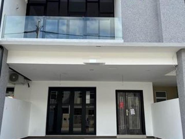 Kulai Bandar Putra Jalan Camar Double Storey Terrace House