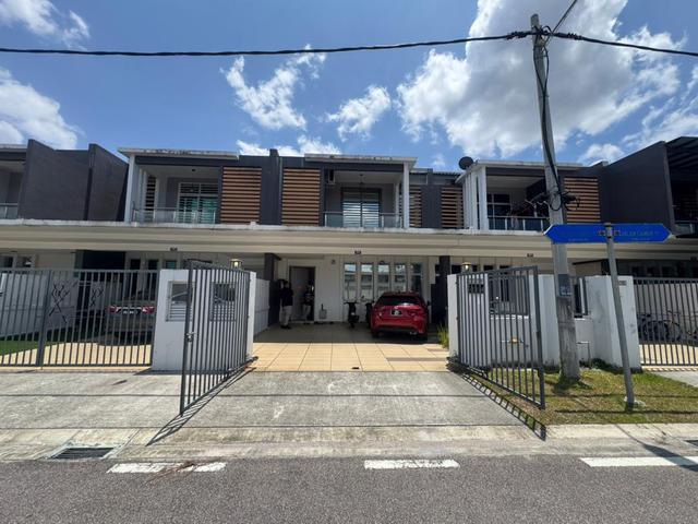 Kulai Bandar Putra Jalan Camar Double Storey Big Size