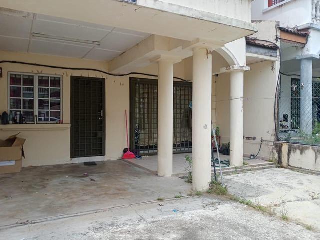 Kulai IOI double storey 4 bedroom