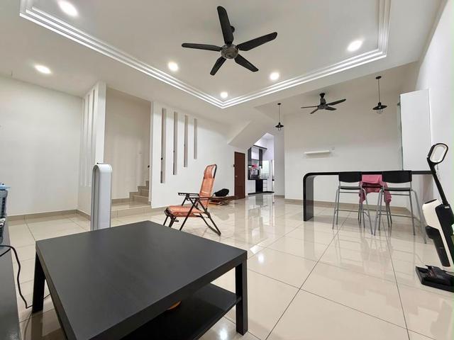 Kulai ioi double storey 22x70 gated guarded for Sale nego