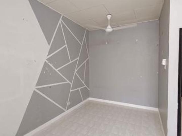 Kulai ioi double storey townhouse woth swimming pool gated guarded