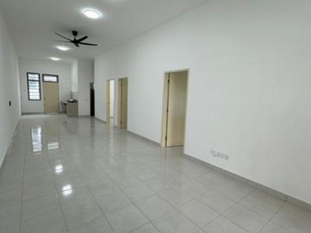 Kulai ioi Piccolo 3Single House 4 Bedroom Rent