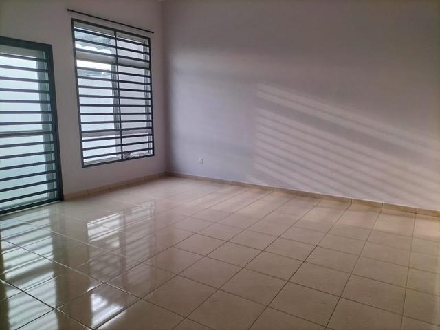 Kulai Kelapa Sawit Tmn Impiana Double Storey house for Rent