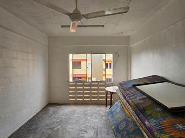 Kulai Original Corner Flat Unit 613sqft Freehold Good Location