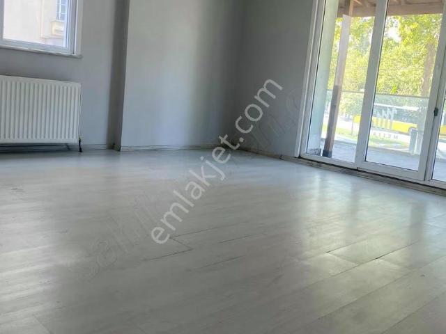 Kurtköy Merkez Yol Üzeri Teraslı Balkonlu Geniş 2+1 Kiralık