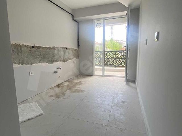 KURTKÖY MERKEZDE 2+1 BALKONLU SATILIK DAİRE