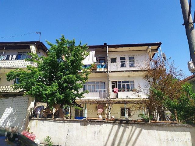 KURTULUŞ MAHALLESİNDE KEZBAN DURAĞINA ÇOK YAKIN 587m2 ARSA İÇİNDE 3 KATLI3 ADET 1+1 70M2 2 ADET 2+1