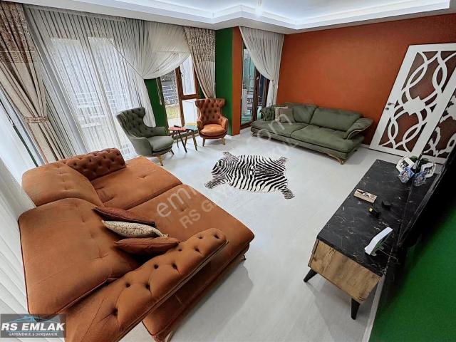 Kurtuluş'ta Kiralık 3+1 Bahçe Katı, Havuzlu Ve Eşyalı Daire