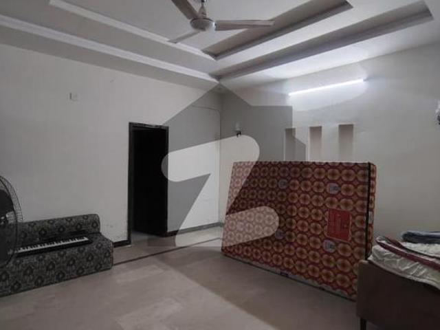 Kuri bahria road 2 bed furnished flat bechlor family office. 50000 Kuri Road