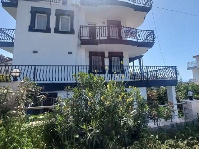 KUSADASI FULL MANZARA KÖŞE KONUM 5+2 BAHÇELİ VİLLA