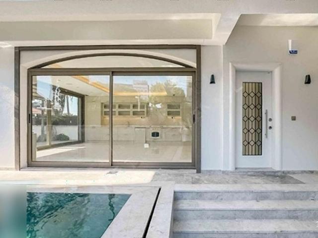 Kusadasi Satilik Ozel Ultralux Villa Denize 2. Sirada