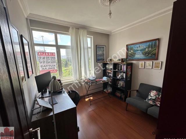 Kuttaş'tan Bahçelievler Metro Karşısı Konak Apt Katta3+1 Kiralık