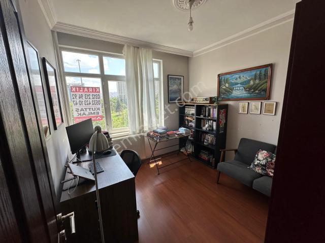 Kuttaş'tan Bahçelievler Metro Karşısı Konak Apt Katta3+1 Kiralık